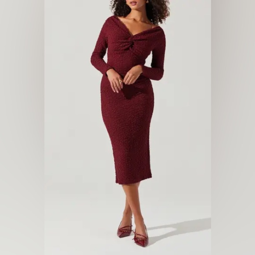 ASTR THE LABEL Textured Knot-Front Dress